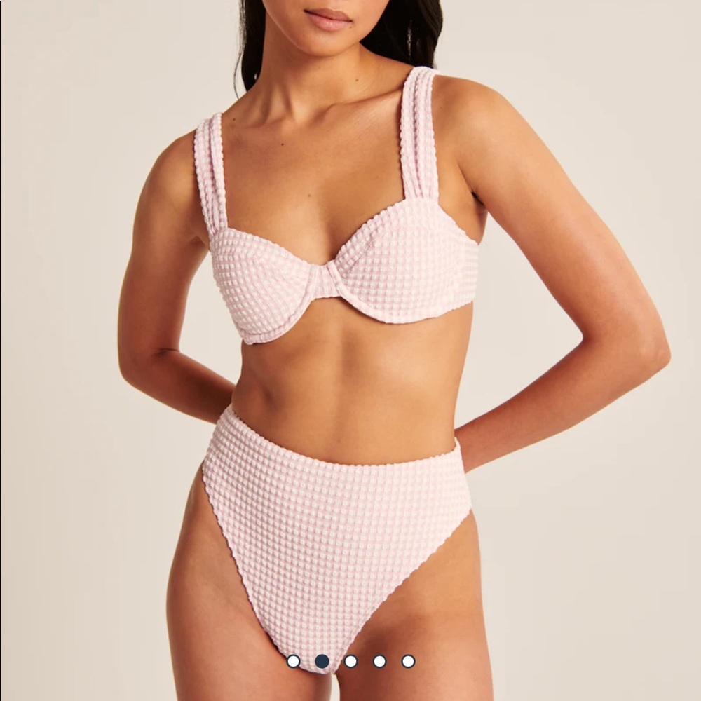 NWT Wide Strap Pleated Underwire Bikini Top in Light Pink